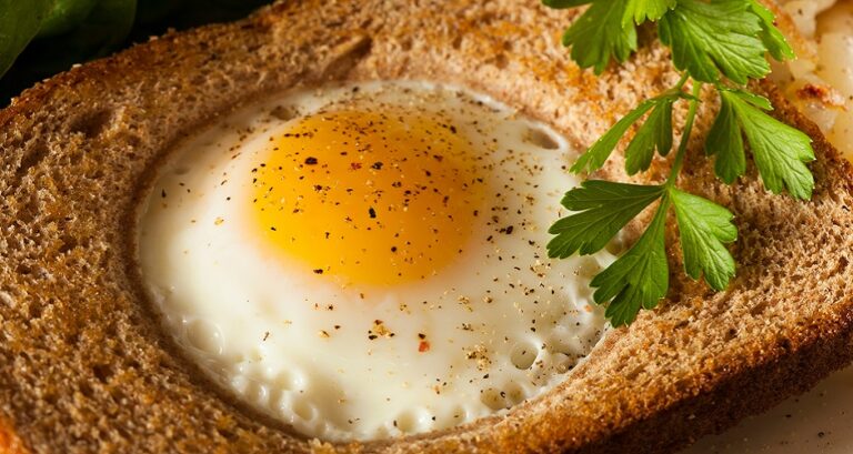 Doručak šampiona – jaja na prepečenom tostu